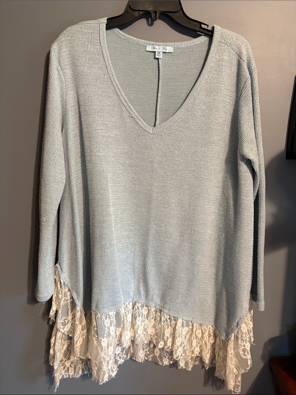She + Sky V-Neck Knit Tunic with Cream Lace Hem in Light Gray